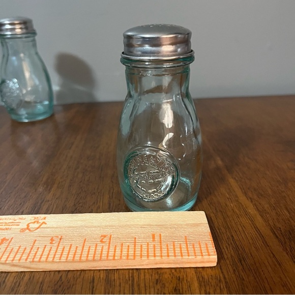 salt and pepper shaker made from recycled glass with a stainless steel lid. - Picture 9 of 9